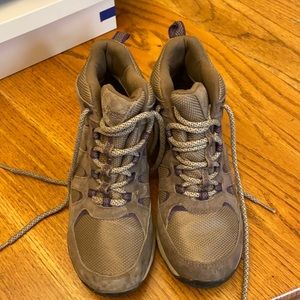 Bass hiking boots worn once